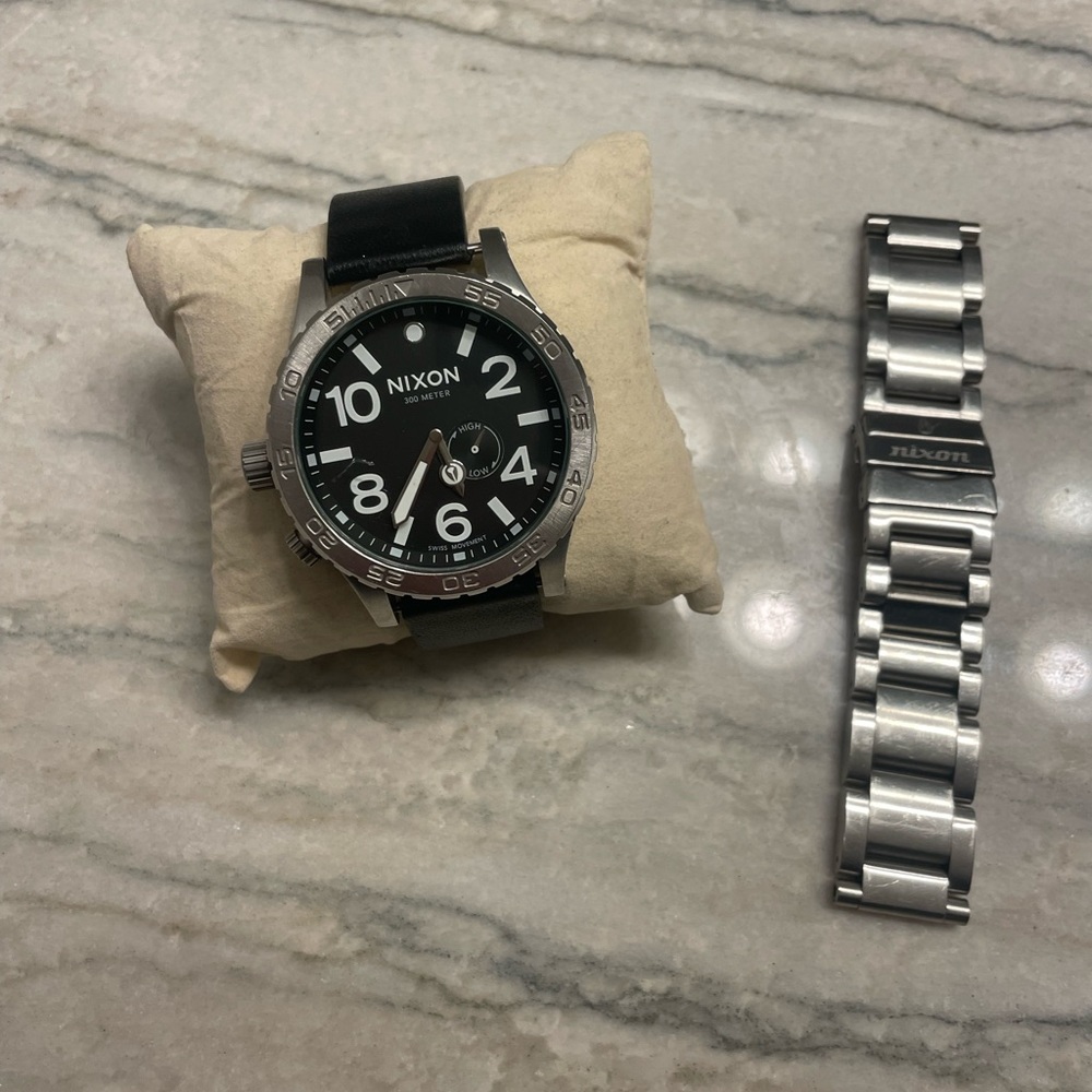 Nixon 51-30 Black Face, w/black leather band, Rare, great cond.